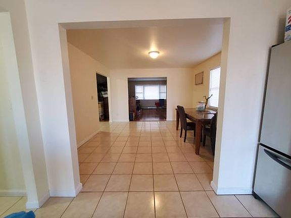 3rd image of 270 Edwards Pl