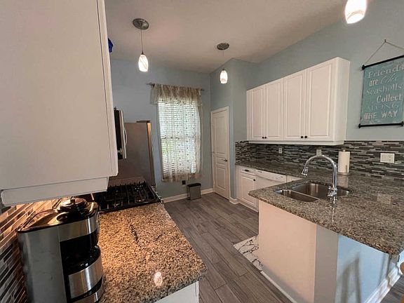 5th image of 10568 SW Westlawn Blvd