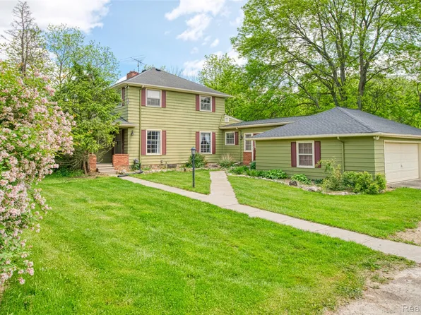 835 W Marr Rd, Howell, MI 48855