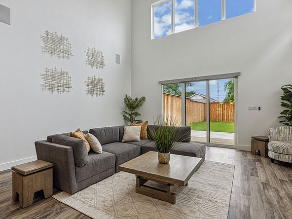 4th image of 2429 Vagas St