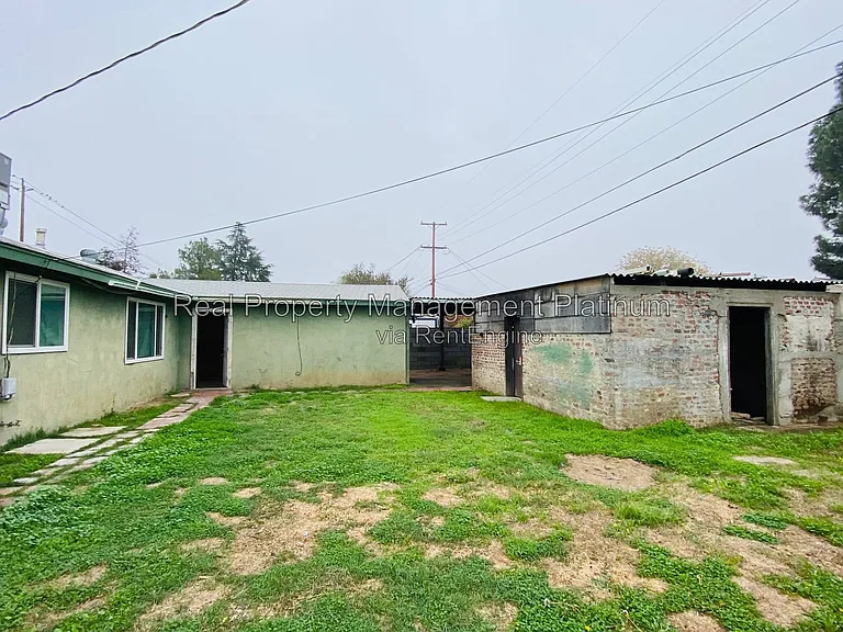 2728 E Gettysburg Ave — Photo 16