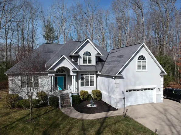 283 Far Country Dr, Daniels, WV 25832