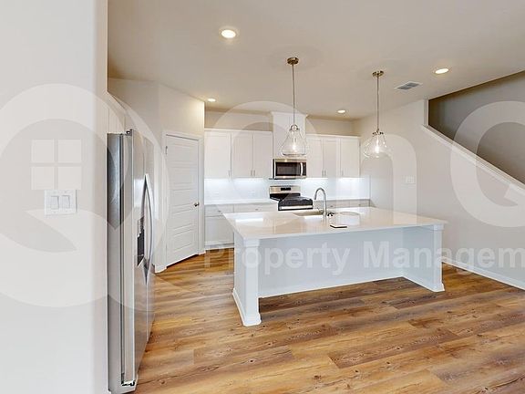 5th image of 1840 Rosedale Ave
