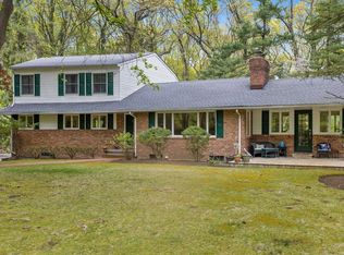 16 Forrest Dr, Lloyd Harbor, NY 11743
