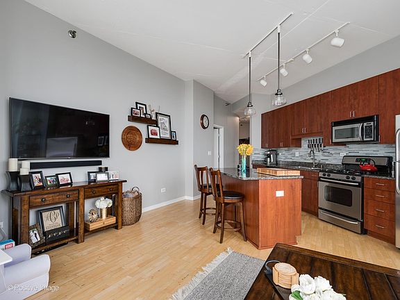 5th image of 1600 S Indiana Ave Unit 1108