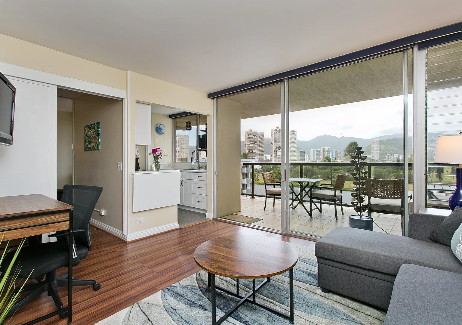 Waikiki Oasis 1-Bedroom on Nahua — Photo 2
