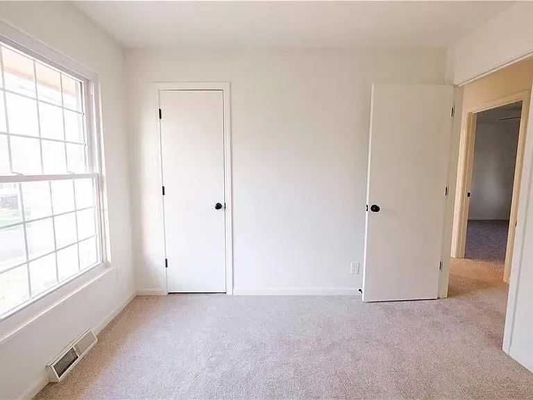 504 NE Johnston Dr — Photo 17