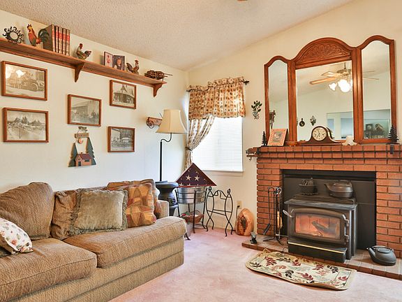 FAMILY ROOM WITH FIREPLACE
