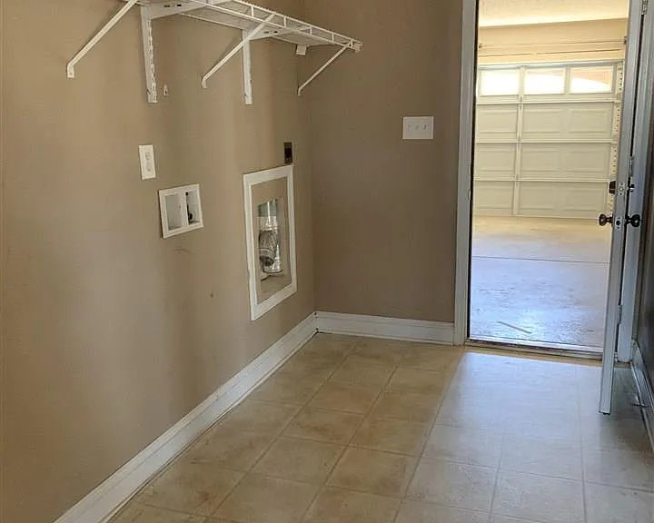 115 E Crest Way — Photo 17