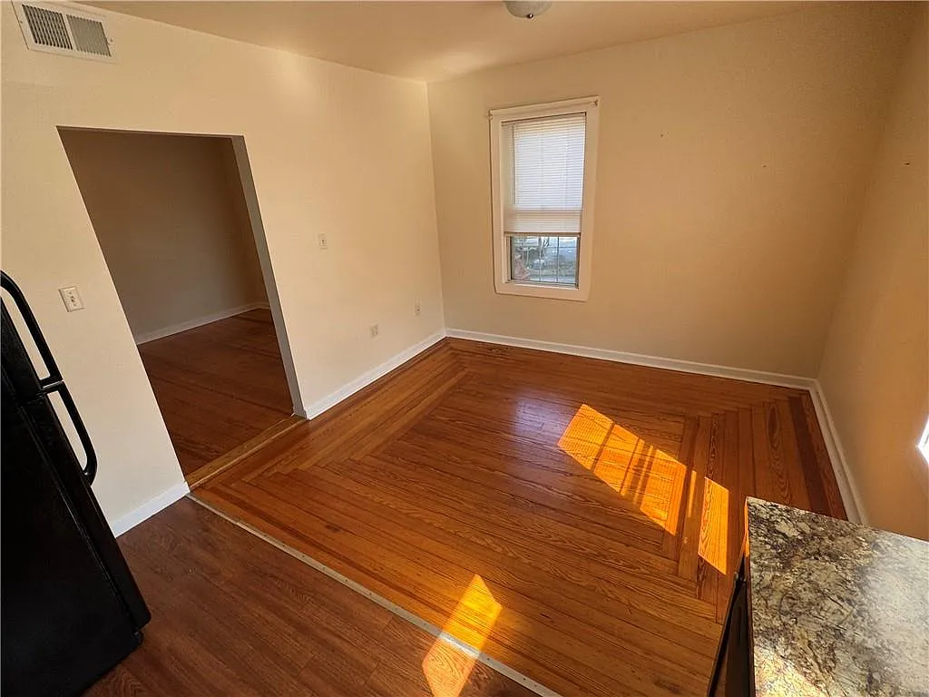 2 bed, 1.0 bath, 850 sqft, $1,575 — Photo 3