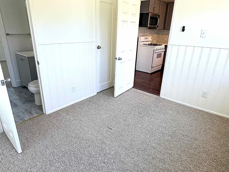 9719 Mallison Ave — Photo 10