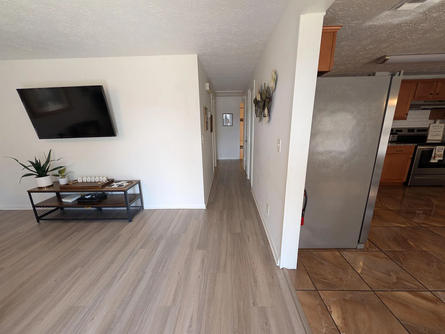 3 bed, 2.0 bath, 1020 sqft, $776 — Photo 3