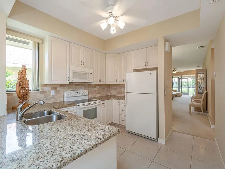 135 Old Meadow Way — Photo 9