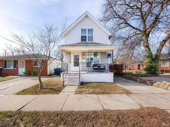 569 Cleophus Pkwy, Lincoln Park, MI 48146