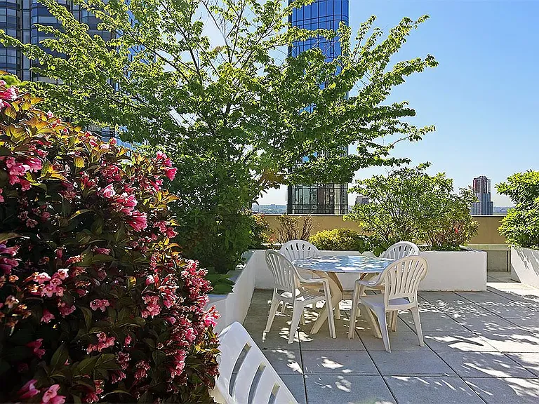 320 E 46th St #31H — Photo 8