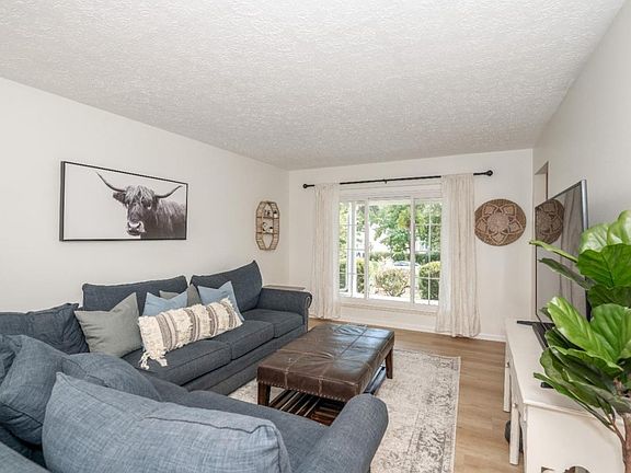 3rd image of 1672 Congress Hill Ln