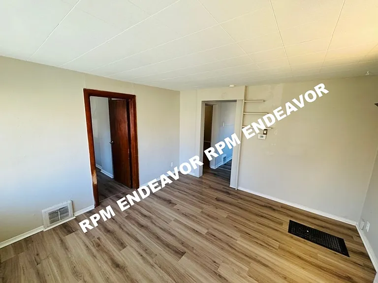 9943 Lilac Dr — Photo 3