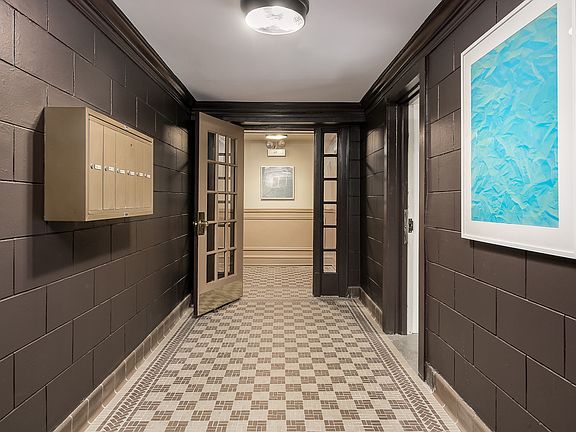 2nd image of 5552 N Lakewood Ave #2728186