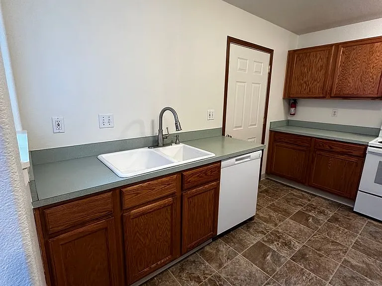 3113 NE Flintlock Pl — Photo 6