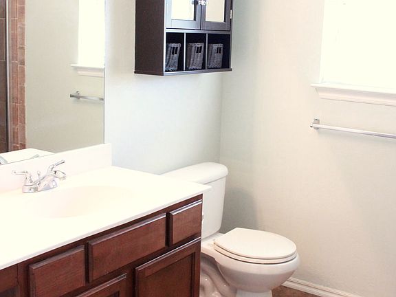5th image of 2205 Bradford Cir