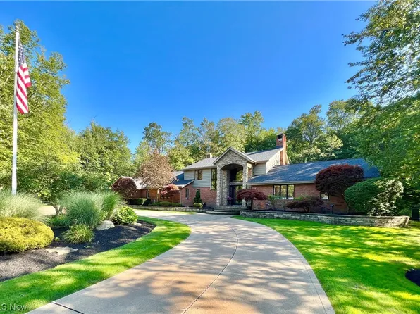 1894 Surrey Pl, Gates Mills, OH 44040