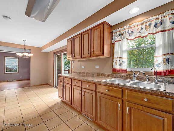 4th image of 412 Highland Ave