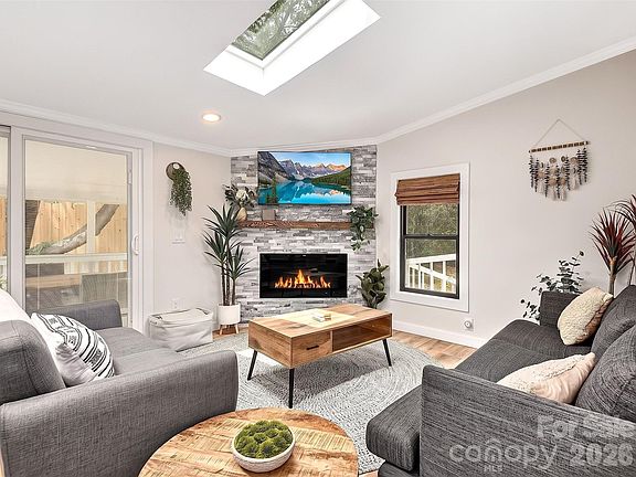 5th image of 2 Shady Oak Ln