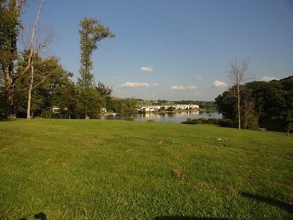 5th image of 10 Lakeside Dr