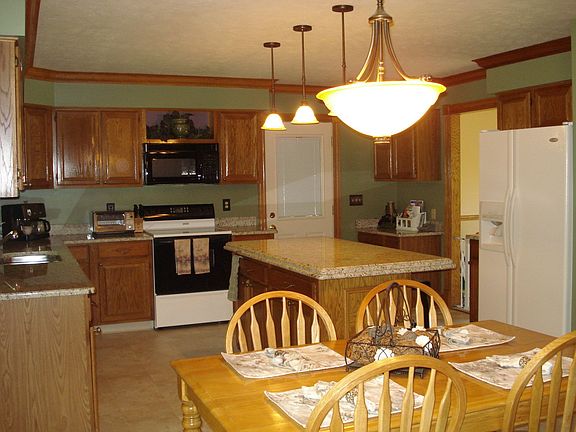Eating area in kitchen