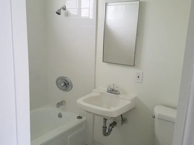 1930 Cheremoya Ave #H — Photo 10