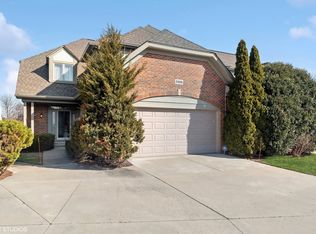 2506 Stonebridge Ln, Northbrook, IL