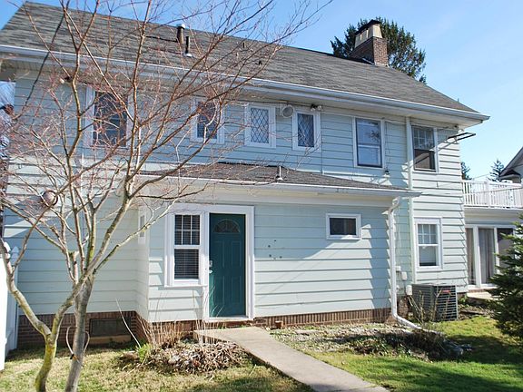 3rd image of 1407 W University Ave