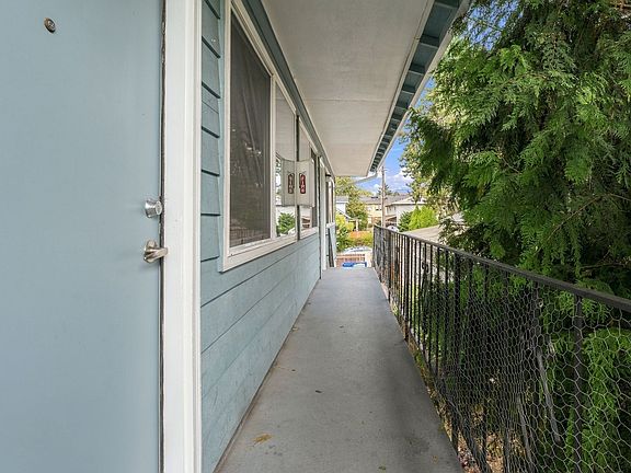 3rd image of 3832 SE Center St