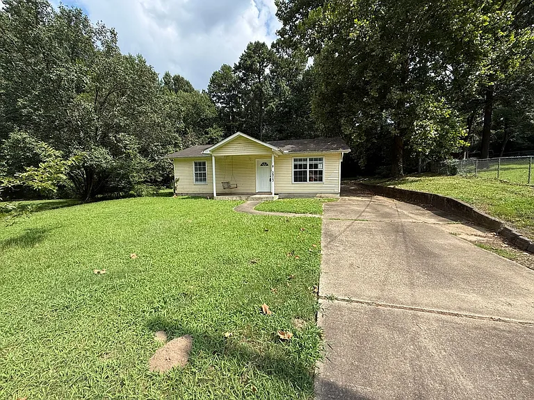3913 Hobbs Dr — Photo 1