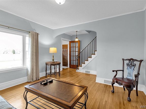 3rd image of 551 Wall St