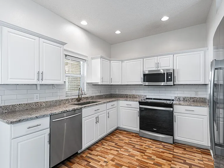 10112 Farmingdale Pl — Photo 6