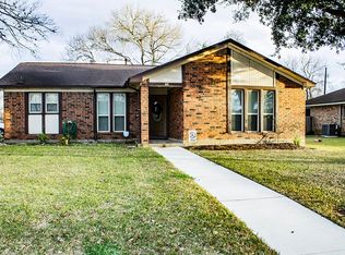 51 Lotus Ct, Lake Jackson, TX 77566