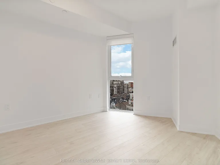 2088 James St #1109 — Photo 15
