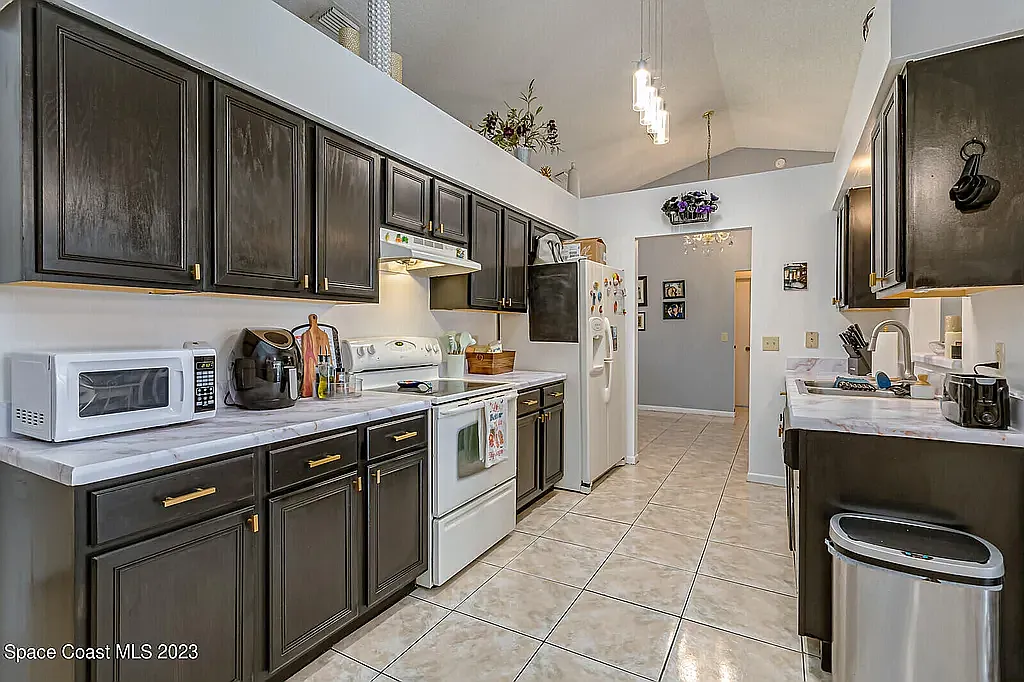 1 bed, 1697 sqft, $1,000 — Photo 3