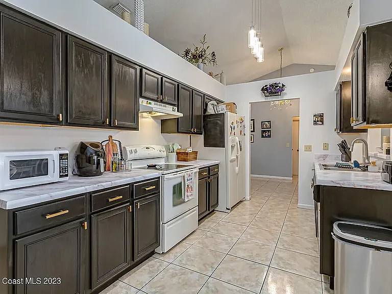 1106 Price Ave NW — Photo 3