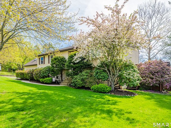 4th image of 280 Spindle Hill Road