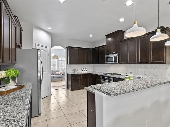 4th image of 308 Noel Dr