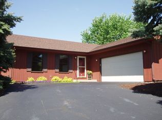 405 S Whispering Hills Dr, Naperville, IL 60540
