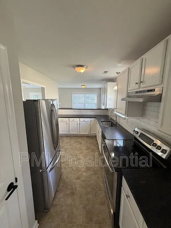 4 bed, 2.5 bath, 1892 sqft, $2,450 — Photo 4