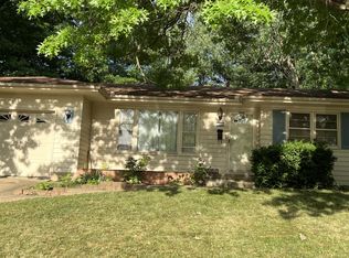 3226 N Holly Dr, Decatur, IL 62526