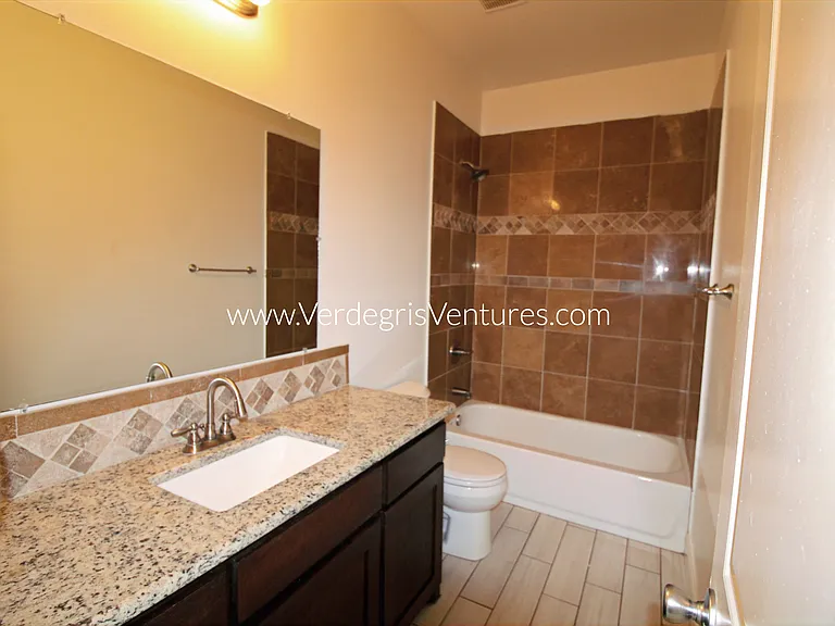 209 E Barron Ave — Photo 13