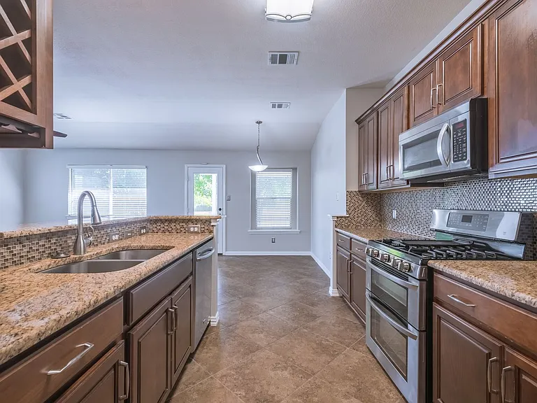 645 Fort Thomas Pl — Photo 17