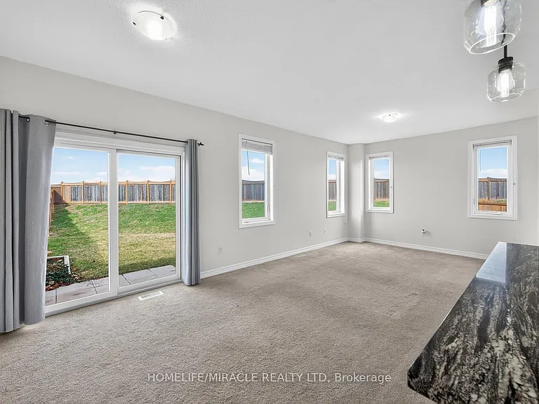 23 Pinot Cres #UPPER — Photo 13