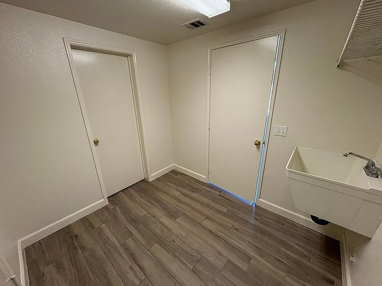 722 W James Ct — Photo 34