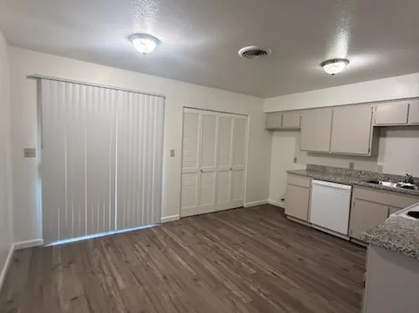 3900 Panama Ln #E, Bakersfield, CA 93313